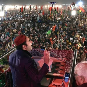 Bilawal-Bhutto-Zardari-addressing-to-Mob